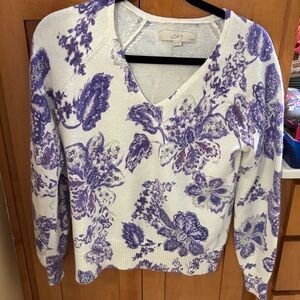LOFT Women's White and Purple V-Neck Sweater